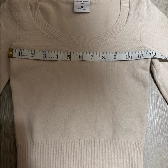 Hollister Social Tourist Cream Beige Fitted Long Sleeve Cropped Knit Sweater - Picture 4 of 5